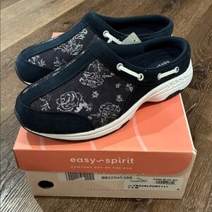 New in Box!! Easy Spirit Travelport117 Slip on shoe. Size 7 1/2. Blue floral
